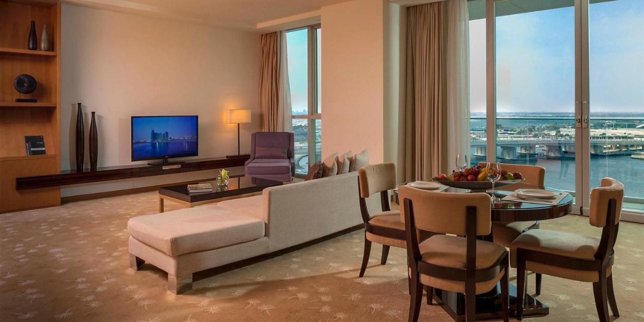 อินเตอร์คอนติเนนตัล เรสซิเดนซ์ สวีท ดูไบ เฟสติวัลซิตี้ Aparthotel ภายนอก รูปภาพ A suite at the Jumeirah Emirates Towers Hotel