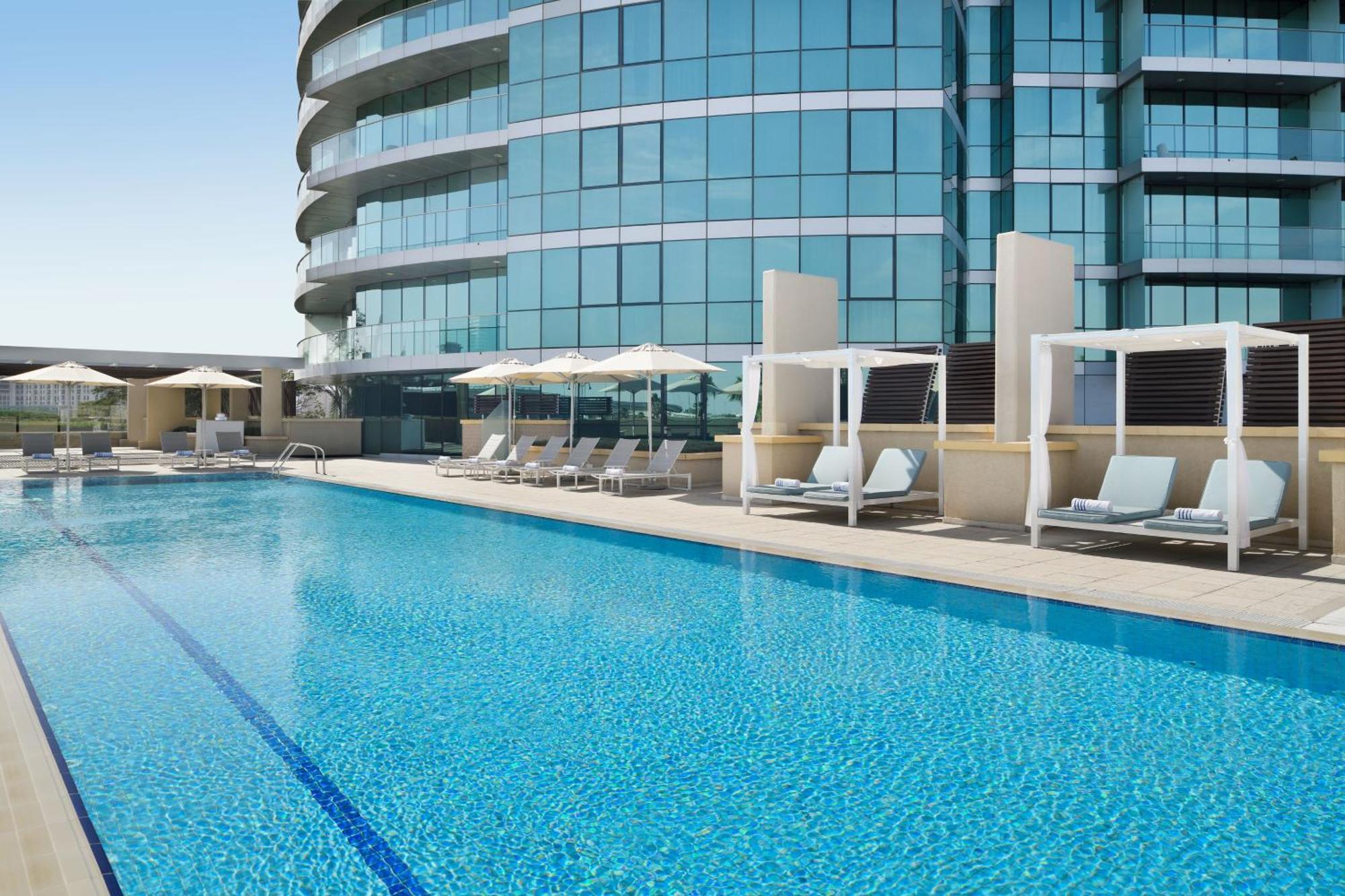 อินเตอร์คอนติเนนตัล เรสซิเดนซ์ สวีท ดูไบ เฟสติวัลซิตี้ Aparthotel ภายนอก รูปภาพ The swimming pool at the hotel