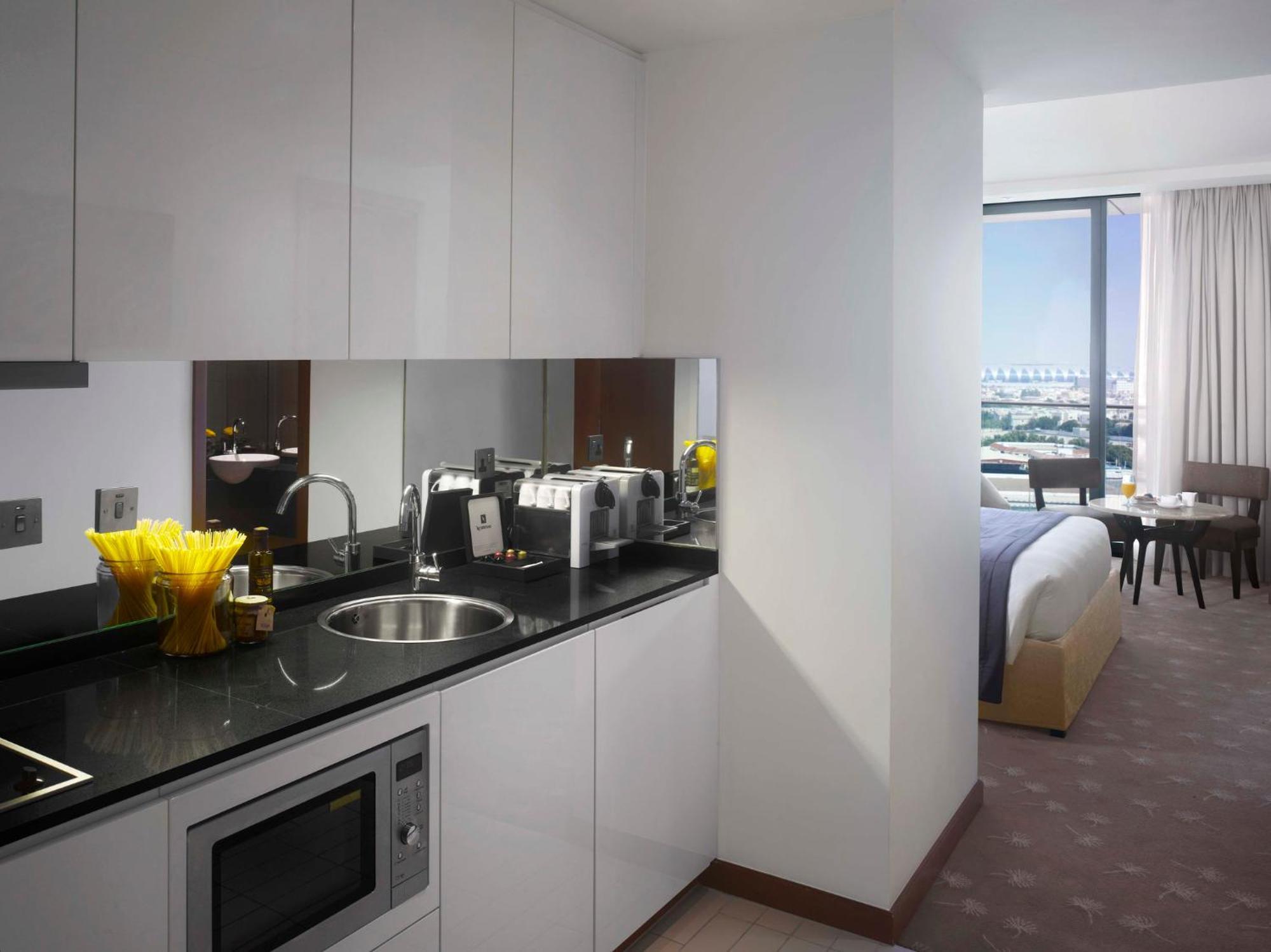 อินเตอร์คอนติเนนตัล เรสซิเดนซ์ สวีท ดูไบ เฟสติวัลซิตี้ Aparthotel ภายนอก รูปภาพ A typical studio apartment