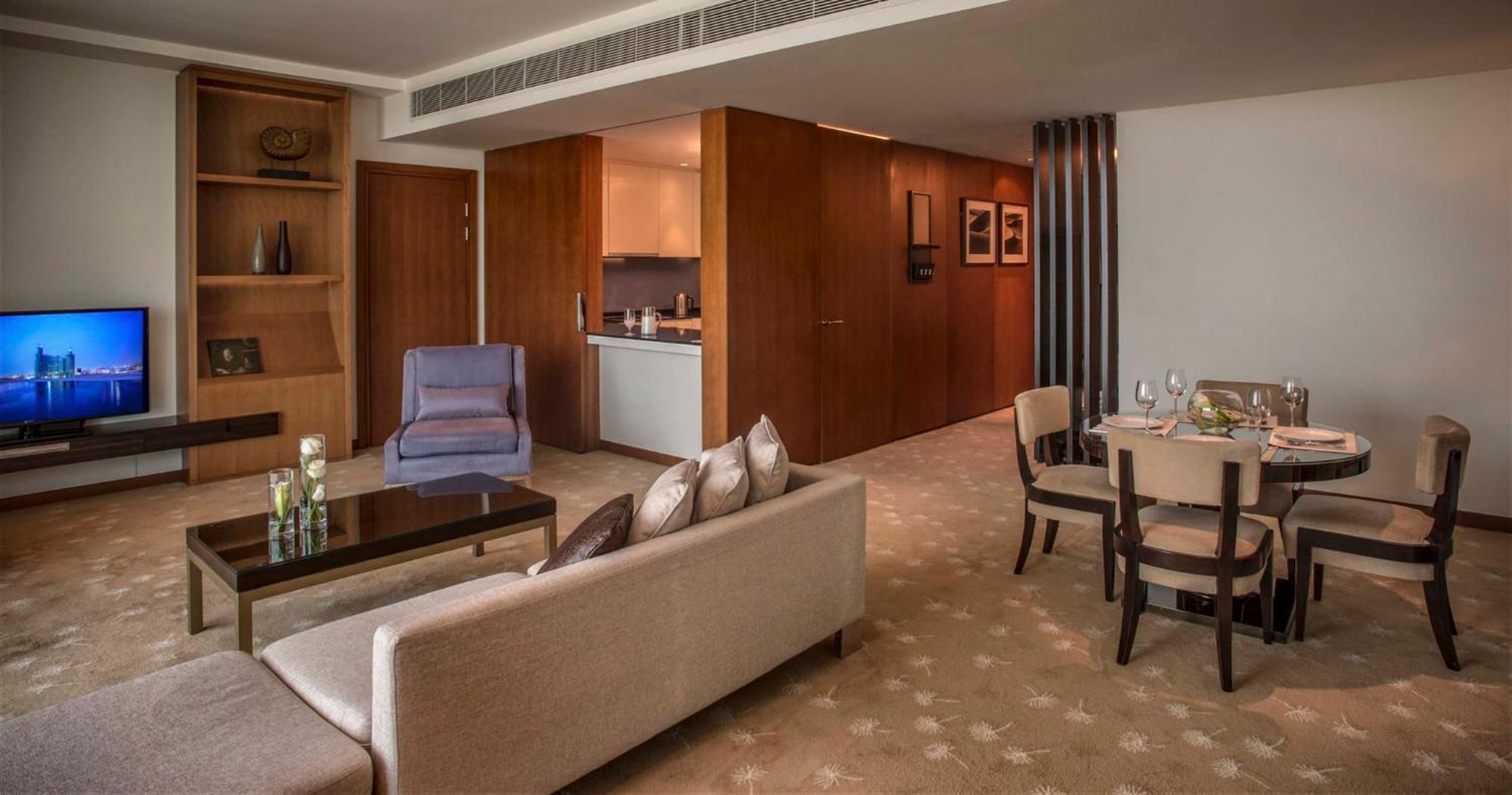 อินเตอร์คอนติเนนตัล เรสซิเดนซ์ สวีท ดูไบ เฟสติวัลซิตี้ Aparthotel ภายนอก รูปภาพ A suite at the Ritz-Carlton, DIFC