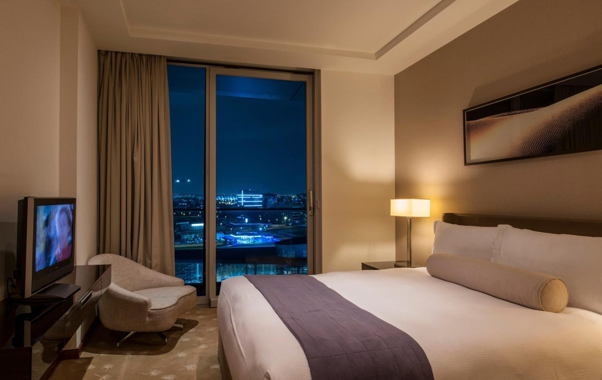 อินเตอร์คอนติเนนตัล เรสซิเดนซ์ สวีท ดูไบ เฟสติวัลซิตี้ Aparthotel ภายนอก รูปภาพ A bedroom at the hotel