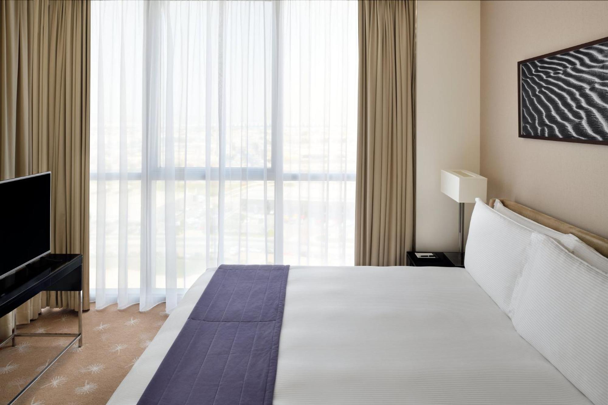อินเตอร์คอนติเนนตัล เรสซิเดนซ์ สวีท ดูไบ เฟสติวัลซิตี้ Aparthotel ภายนอก รูปภาพ A bedroom at the hotel