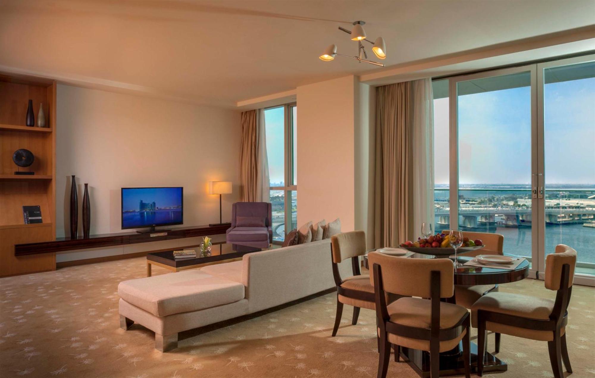 อินเตอร์คอนติเนนตัล เรสซิเดนซ์ สวีท ดูไบ เฟสติวัลซิตี้ Aparthotel ภายนอก รูปภาพ A suite at the hotel